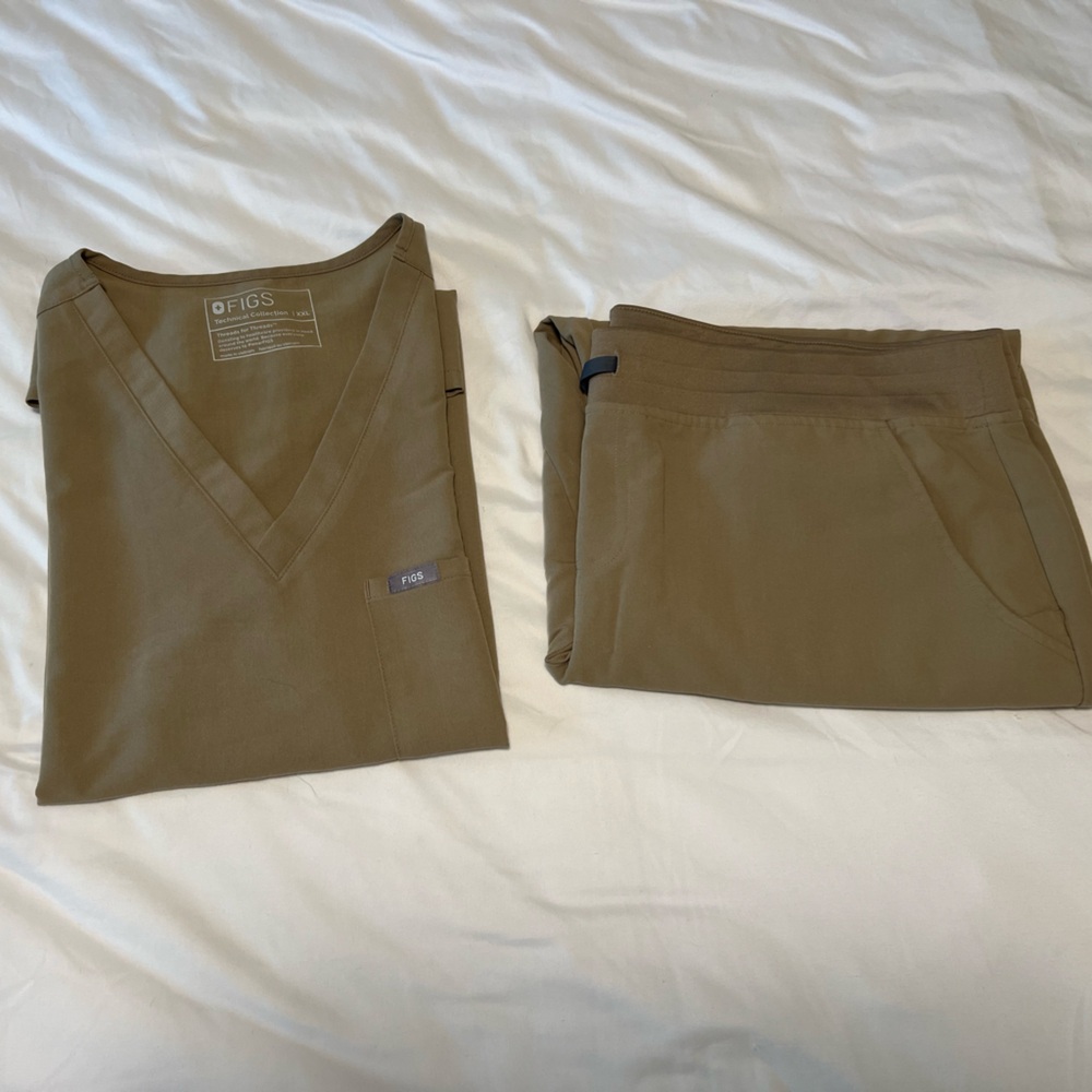 FIGS Scrub Set in Latte- Top XXL, Pants XXL/P
